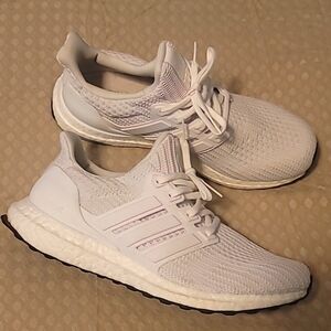 Size 8.5 - adidas UltraBoost 4.0 DNA Cloud White EUC
